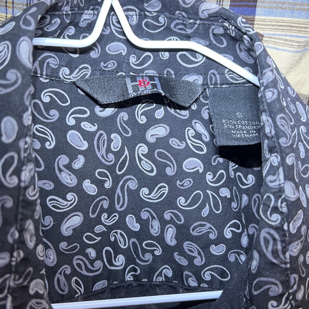Shirts (2) - Picture 5 of 5
